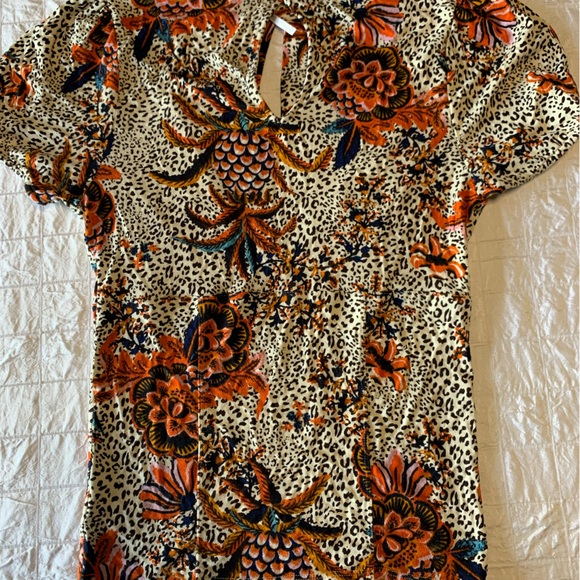 Free People Top Medium Hear Me Roar Floral cheetah leopard Short Sleeve - Picture 2 of 13